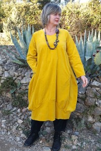 ROBE MARINETTE EN VELOURS JAUNE SAFRAN ET LE PANTALON LOUIS