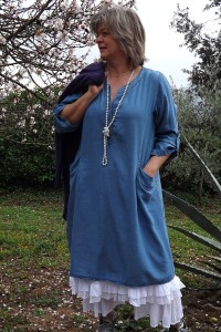 ROBE EN TENCEL JEANNE, JUPON FANY ET PANTY BARNABE.