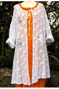 GILET LONG EN BRODERIE CARMEN BLANC SUR LA ROBE BLANDINE
