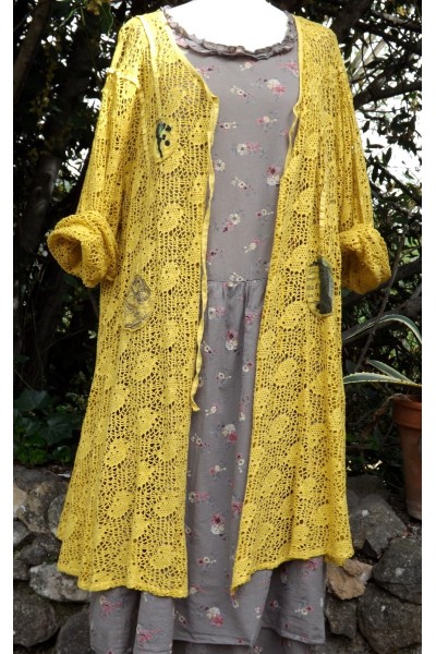 GILET LONG EN BRODERIE CARMEN JAUNE CURRY