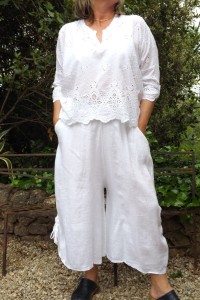 JUPE CULOTTE EN LIN GRANDE TAILLE SARAH BLANCHE ET TOP BRODERIE ANGLAISE SARAH