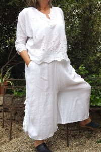 JUPE CULOTTE EN LIN GRANDE TAILLE SARAH BLANCHE ET TOP BRODERIE ANGLAISE SARAH