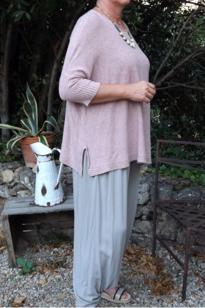 PULL TRAPEZE LEO ROSE POUDRE ET PANTALON VICTOR TAUPE
