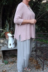 PULL TRAPEZE LEO ROSE POUDRE ET PANTALON VICTOR TAUPE