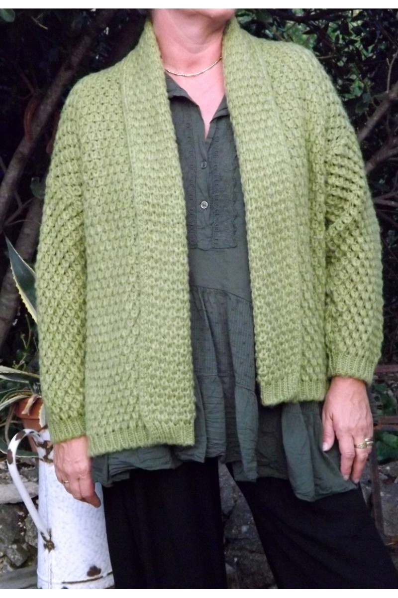 GILET GROSSE MAILLE BASILE VERT OLIVE, BLOUSE HONORINE ET PANTALON VICTOR GILET GROSSE MAILLE BASILE VERT OLIVE, BLOUSE HONORINE ET PANTALON VICTOR