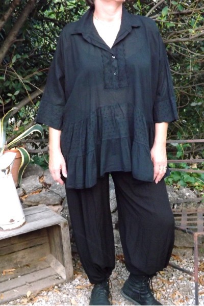 BLOUSE GRANDE TAILLE PLUMETIS HONORINE NOIRE ET PANTALON VICTOR