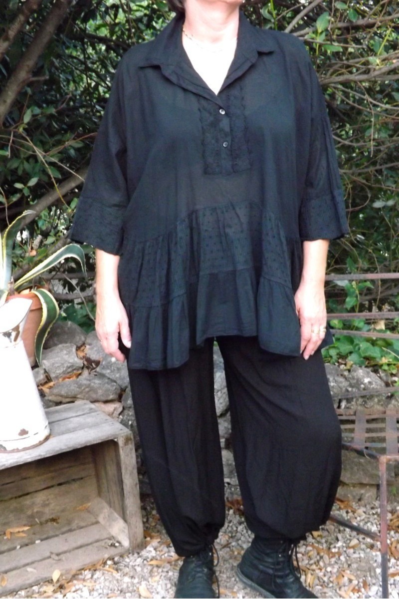 BLOUSE GRANDE TAILLE PLUMETIS HONORINE NOIRE ET PANTALON VICTOR