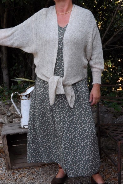 GILET CACHE COEUR PAUL BEIGE ET ROBE ALEXANDRINE
