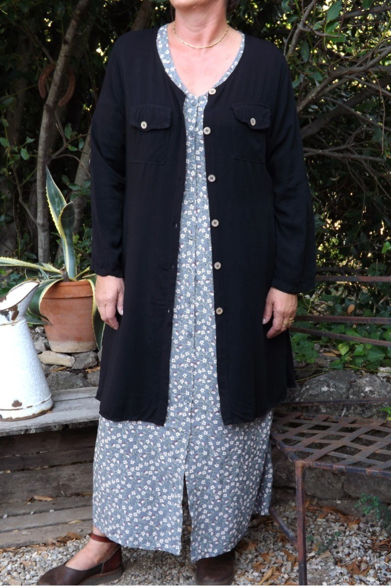 ROBE OU VESTE MANCHE LONGUE SAB NOIRE ET ROBE ALEXANDRINE