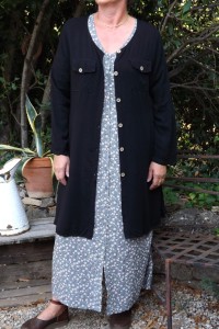 ROBE OU VESTE MANCHE LONGUE SAB NOIRE ET ROBE ALEXANDRINE