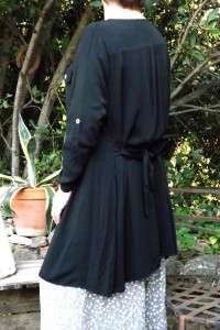 ROBE OU VESTE MANCHE LONGUE SAB NOIRE ET ROBE ALEXANDRINE