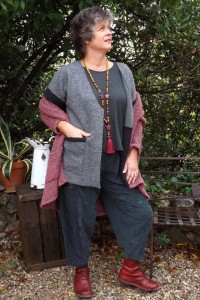 VESTE LAINE BOUILLIE PAULINE, PANTALON LEON ET T-SHIRT FAB