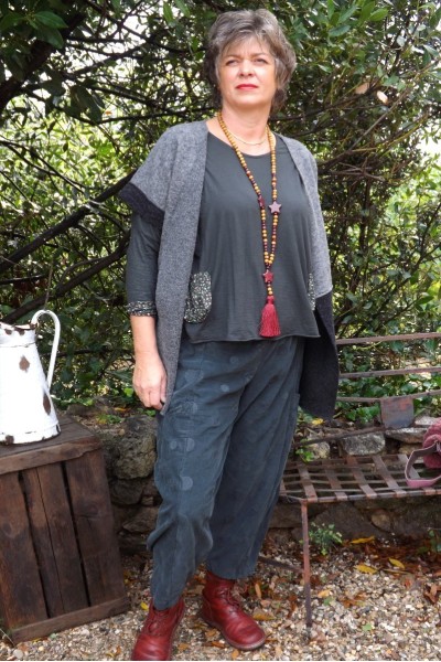 VESTE LAINE BOUILLIE PAULINE, PANTALON LEON ET T-SHIRT FAB
