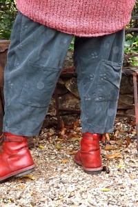 PANTALON VELOURS MILLERAIE LOUIS ANTHRACITE AVEC DES POCHES AU NIVEAU DES MOLLETS