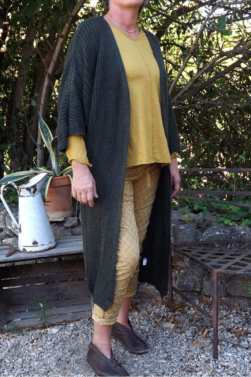 GILET LONG JETE STEPHANIE KAKI, PANTALON LEO ET T-SHIRT STAN GILET LONG JETE STEPHANIE KAKI, PANTALON LEO ET T-SHIRT STAN