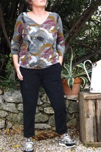 PANTALON VELOURS RAS BASILE NOIR ET PULL BASILE