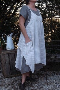 ROBE TABLIER LIN SOPHIE BEIGE ET ROBE JEANNETTE TAUPE