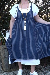ROBE TABLIER LIN SOPHIE MARINE ET ROBE JEANNETTE BLANCHE