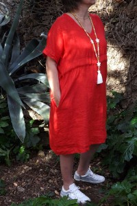 ROBE LIN ELISE ROUGE ET LE SAUTOIR