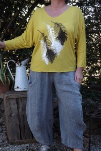 T SHIRT PLUME JAUNE PRINTEMPS ET PANTALON LIN CHARLES