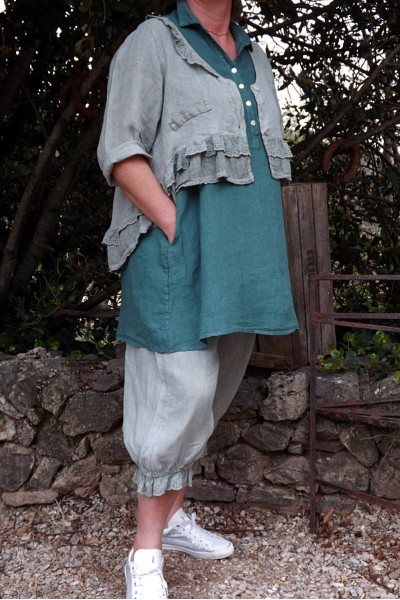 VESTE COURTE LIN CHLOE KAKI DELAVE, TUNIQUE LOU ET PANTY LIN JOSEPH