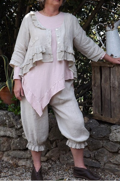 VESTE COURTE LIN CHLOE BEIGE, TUNIQUE VIADA ET PANTY JOSEPH 