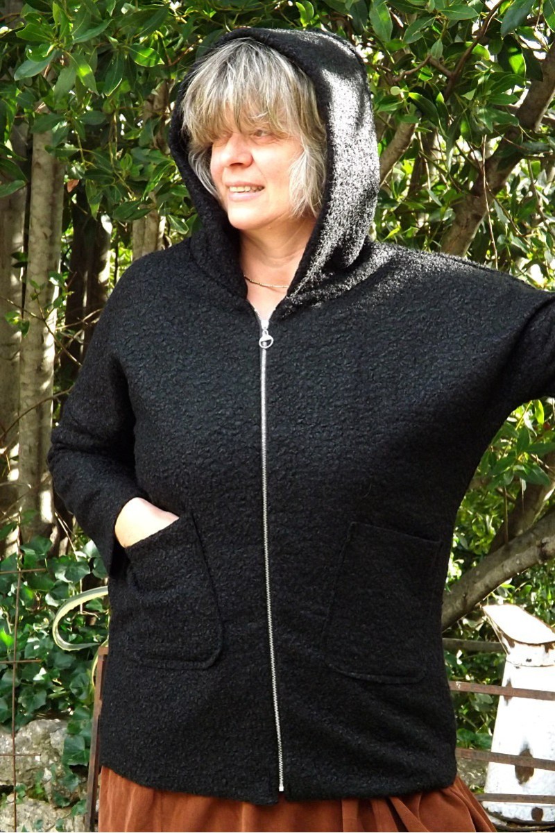 Veste femme avec capuche en laine bouillie noire