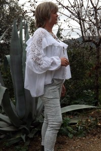 Pantalon jegging à taille élastique jean et chemisier bohème