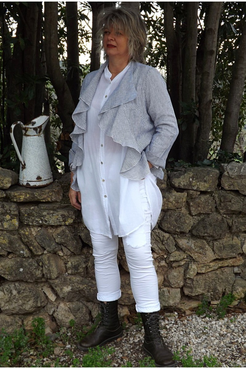 Veste courte lin Anais rayures anthracites et blanches, liquette coco et pantalon Lenny Veste courte lin Anais rayures anthracites et blanches, liquette coco et pantalon Lenny