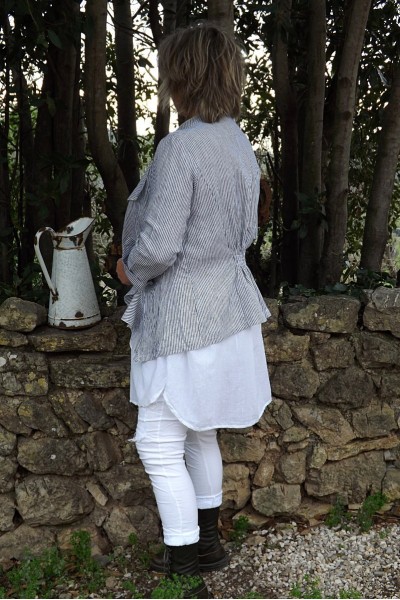 Veste courte lin Anais rayures anthracites et blanches, liquette coco et pantalon Lenny