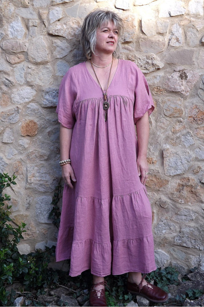 Robe longue en lin grande taille col V de couleur framboise