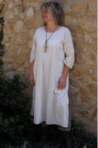 Robe coton beige rayures blanches Audrey et pantalon lin Gabriel