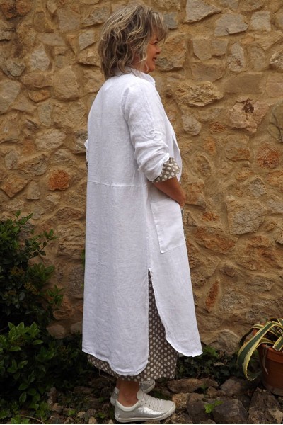 Veste longue en lin Aloïs blanche et robe lin Diane taupe
