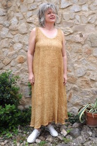 Robe lin safran délavé Isis.