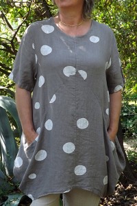 Tunique lin forme boule taupe Josette et pantalon lin Gabriel.