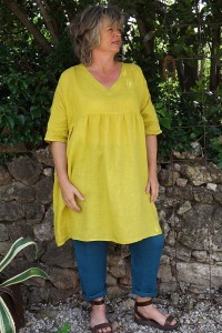 Tunique lin grande taille jaune génépi Marinette et pantalon lin Gabriel