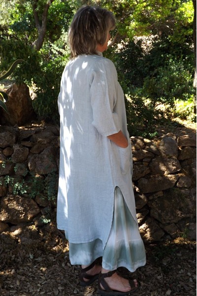 Veste longue en lin Aloïs gris perle et robe Anastasia