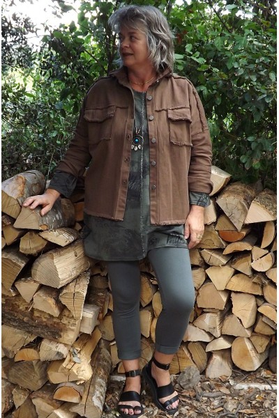 Veste courte Maguelone caramel, tunique Adèlie et jegging Sam.