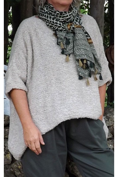 Pull Baptiste beige, pantalon Gaby et foulard