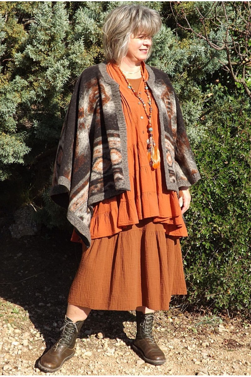 Poncho Roca, liquette Josèphine et robe seersucker Angèlique. Poncho Roca, liquette Josèphine et robe seersucker Angèlique.