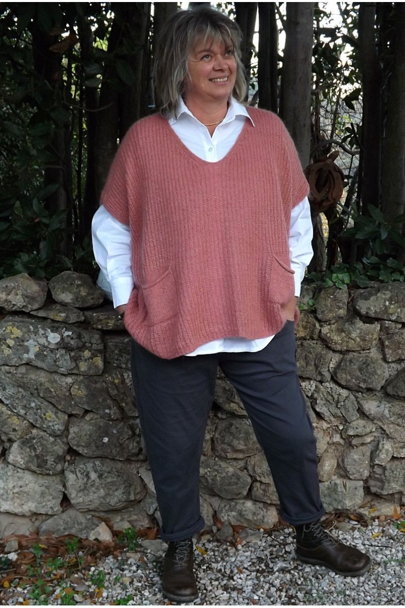 Pull col bateau Enrique goyave, chemise Sabine et pantalon Gaby Pull col bateau Enrique goyave, chemise Sabine et pantalon Gaby