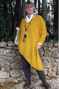 Pull Alphonse Bis grande taille, pantalon Gaby et chemise Sabine.