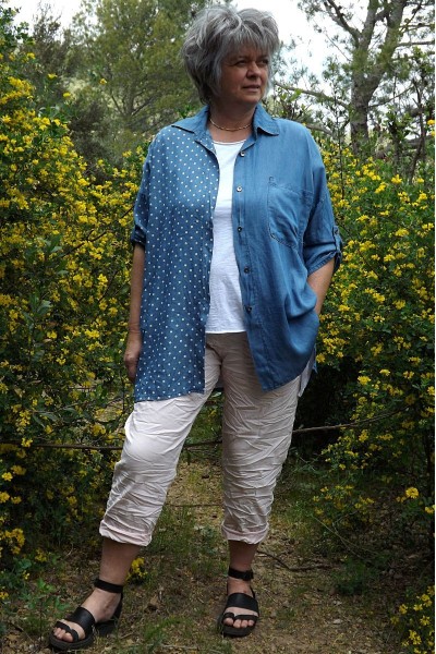 Chemise en Tencel Lana jean clair et pantalon Tim.