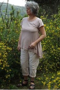 T-Shirt Robin rose poudré et pantalon Tim.
