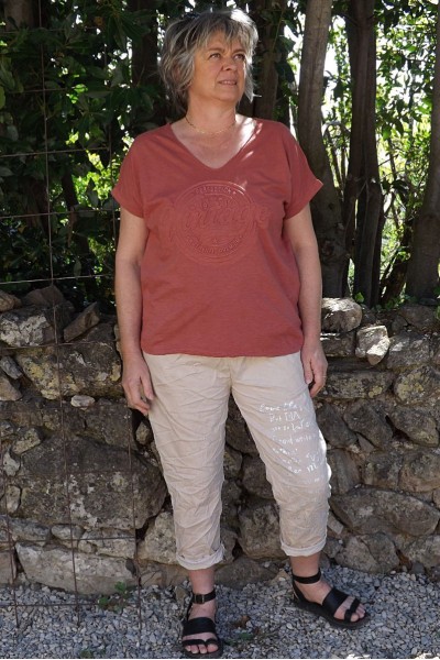 T-Shirt col V Enzo terracotta et pantalon Tim.