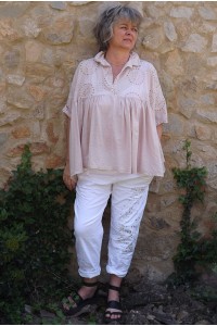 Tunique broderie anglaise Jasmine rose poudré et pantalon Tim imprimé
