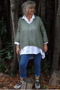 Pull ajouré Lucien oversize kaki, chemise Camille et pantalon Roméo