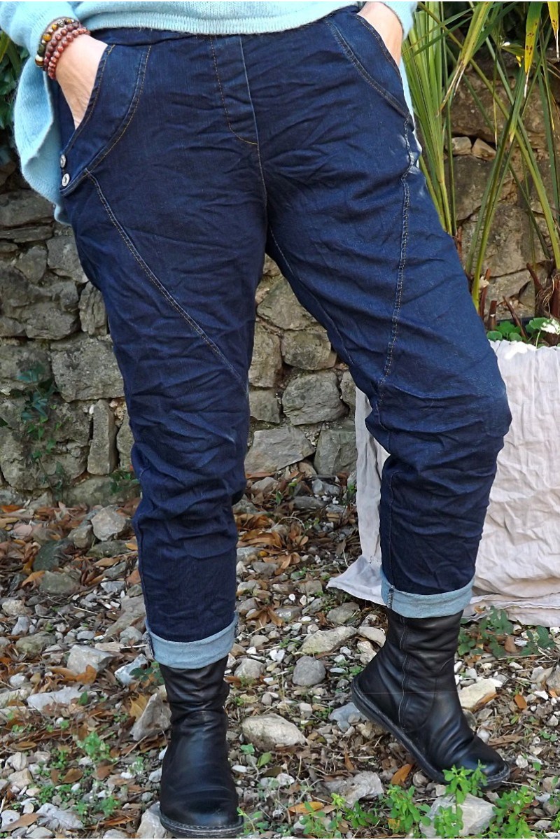 Pantalon femme grande taille couleur jean foncé.