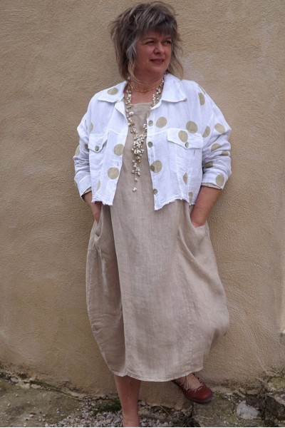 Veste courte en lin Lola blanche pois osier et robe Amélie couleur lin