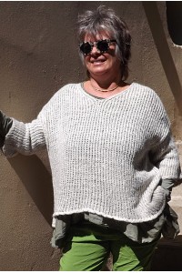 Pull Hubert fils brillants beige et pantalon Théo